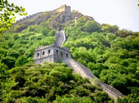 长城是如何修建的？有什么历史背景？