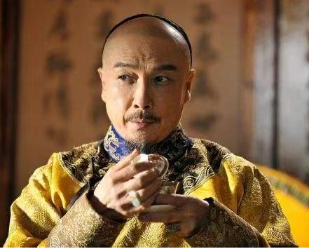 乾隆是真的看不上雍正吗？发生了什么？