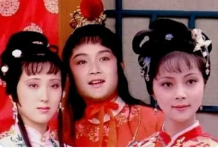  史湘云恨薛宝钗的原因是什么？发生了什么?