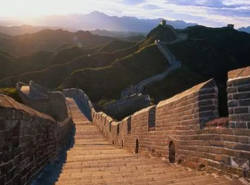 万里长城的外观有什么特点？其结构是怎样的？