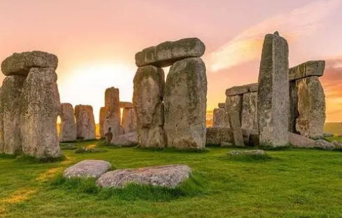  英伦三岛的古代巨石指的是什么？有什么历史？