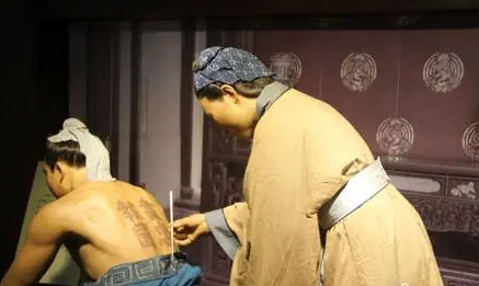 岳飞母亲的故事有哪些？姓氏是什么？