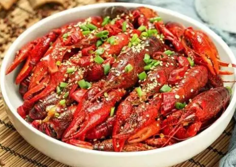  小龙虾的食用注意事项是什么？去头的原因是什么？