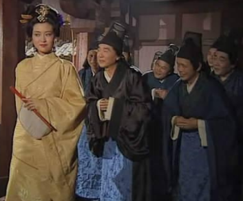 何太后为什么护着十常侍？何太后有何考量？