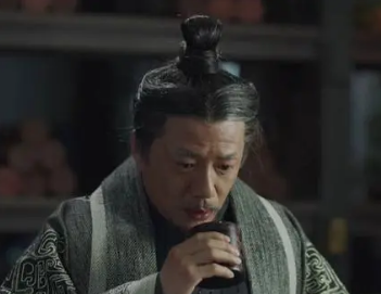 秦始皇给吕不韦的信上写了什么？为何吕不韦看后便自尽？