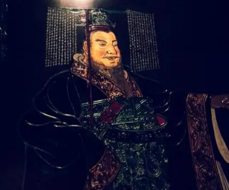 有哪些与秦始皇相关的轶事典故？如何理解？