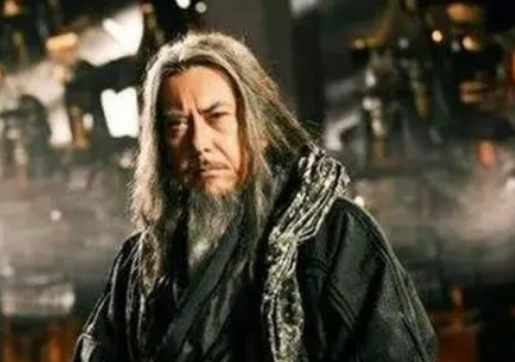 权力游戏背后的智谋与情感：范增被项羽尊为亚父，为何轻易被陈平离间？
