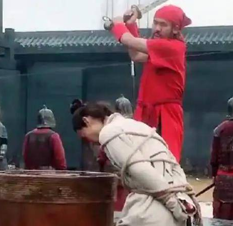 古人在被砍头的时候，为何会乖乖下跪？