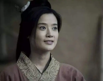 戚夫人的父亲是谁？她的家世背景是怎样的？
