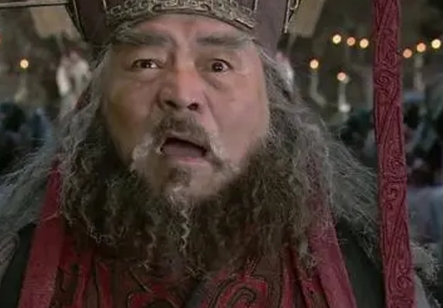 董卓被杀，举国欢庆，为何蔡邕却为他而哭呢？