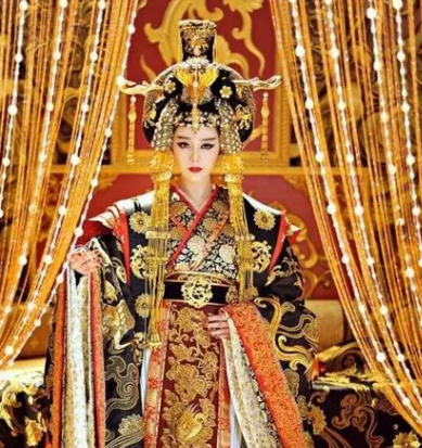武则天去世后的神秘会面：为何未穿龙袍与李治、李世民相见？