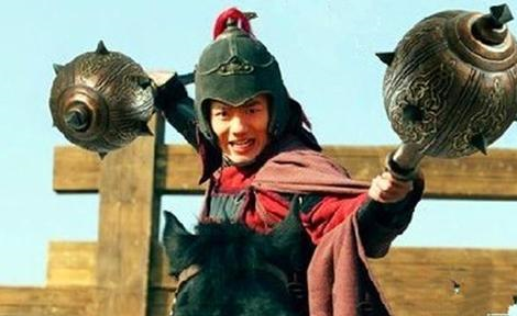 岳云为何偏爱锤而非枪？揭秘武器选择背后的两大缺陷