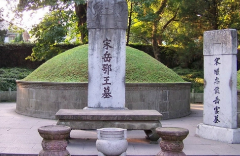 秦桧跪像的今昔之地