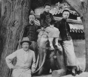 庄士敦的私人天堂：小岛的变迁与现状