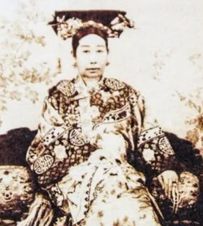 那英与慈禧太后：曾孙女的传说是真的吗？