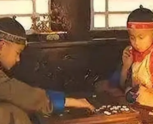 揭秘康熙皇帝的幼子胤祕：生母身份与皇室纷争