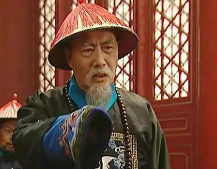 雍正皇帝对鄂尔泰的照顾与恩宠，体现为几个方面？