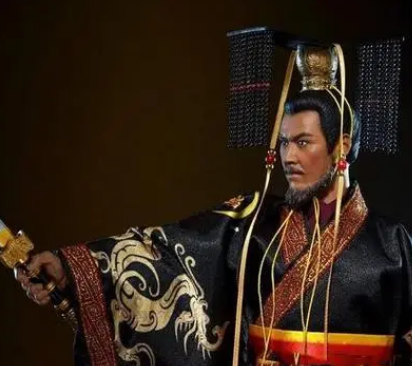 汉武帝与秦始皇相比，有什么错误和影响存在？