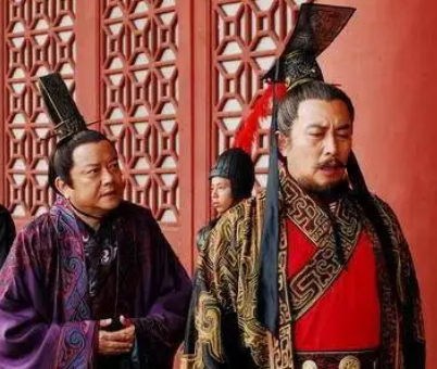 秦朝实行分封制会是什么结果，还会在秦二世灭亡吗?