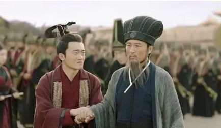 诸葛亮上朝带一百名侍卫，究竟在怕什么？
