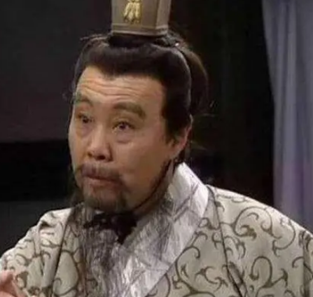 曹操为何执意诛杀孔融？都有什么方面的原因？