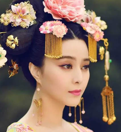 武则天：中国历史上的第一位临朝称制女性