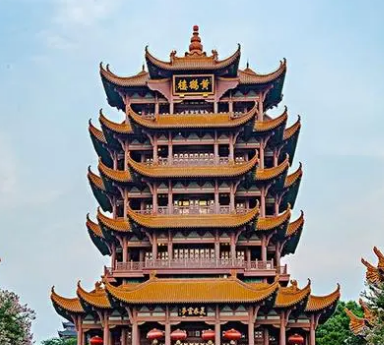 李白与崔颢之间有什么互动？他看了崔颢的诗后写了什么?