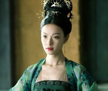 柳自华与柳如是的人生经历有哪些相似之处？