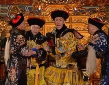 嘉庆皇帝与太上皇乾隆：一段复杂的父子关系
