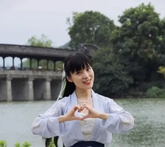 女人系列：能作诗的斗不过会跳舞的