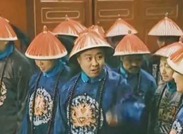 清代官场的风流韵事：翰林夫人与尚书干爹的朝珠故事