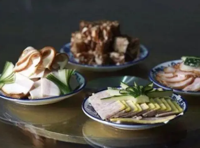 四小碟压桌菜：满族饮食习俗与努尔哈赤的深厚渊源