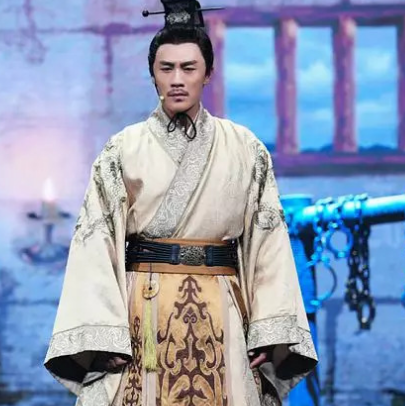 柳公权与曹植：文才之争与人格之辨