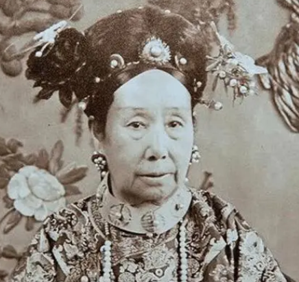 穿越历史的荧屏，慈禧太后在那年花开月正圆中的登场