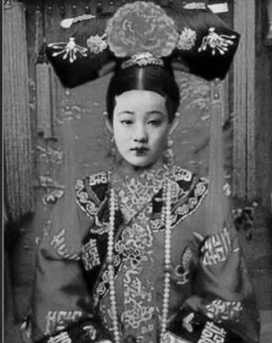 揭秘光绪嫔妃珍妃的真正死因，究竟是什么原因导致的？
