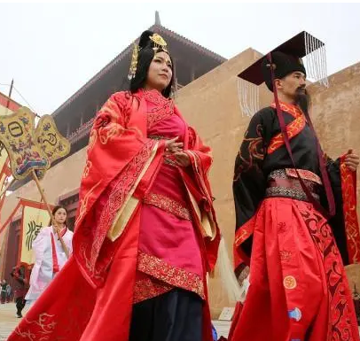 汉朝“闺蜜干政”：班昭幕后议政为何却得极高评价？