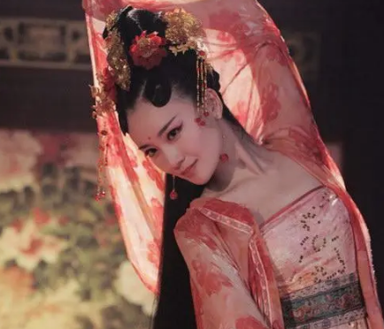 冯无方扯了赵飞燕的裙子为什么没死？原因是什么？