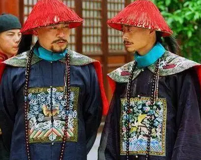 清政府官员的生活：权力与责任的交织