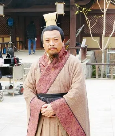 卫国大夫弘演：史上第一个剖腹的人
