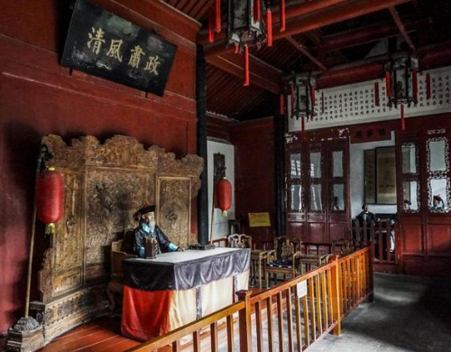 清朝的权力游戏：最阔衙门与最窝囊衙门的对比探究
