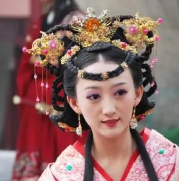 明朝公主嫁平民：皇权、爱情与身份的交织