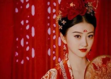 唐朝花钿是怎么起源：一种独特的文化符号