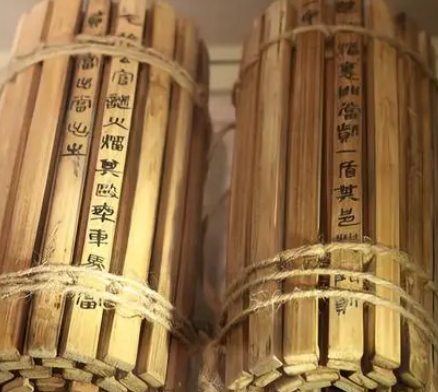 秦国法律规定成年男子不许哭泣：一窥古代社会的法律与文化
