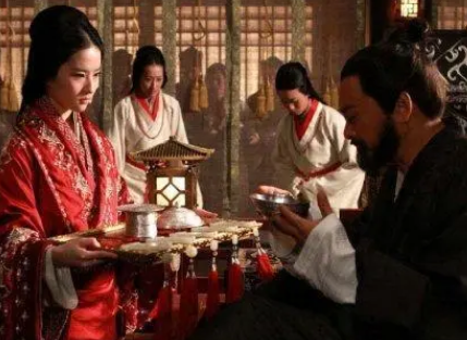 曹操午休醒来为何将小妾打死？揭秘古代权臣的残酷一面