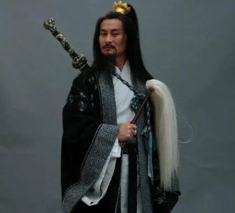 道士与太监的拂尘：神秘符号的象征与实用工具的演绎