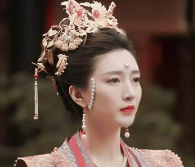 古典美的演变：唐宋女性妆容差异及当代审美接纳度探讨