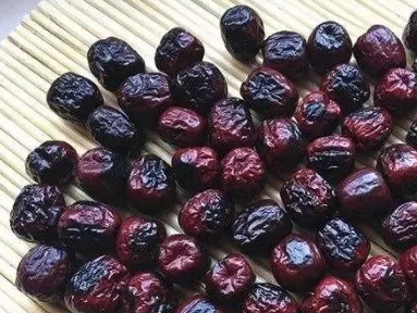 古代厕所中的枣核用途：防臭的传统智慧