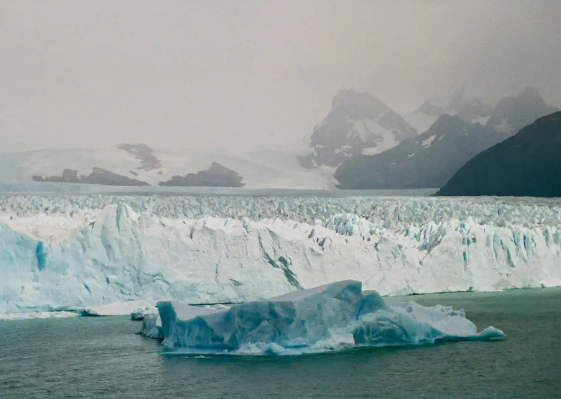 冰川融化：潜藏的生态危机