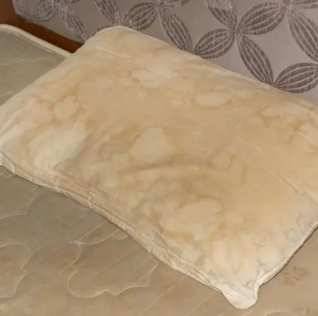 让枕头重获洁白：泛黄枕头的清洗之道