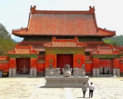 清朝陵墓的布局之谜：为何分东西？